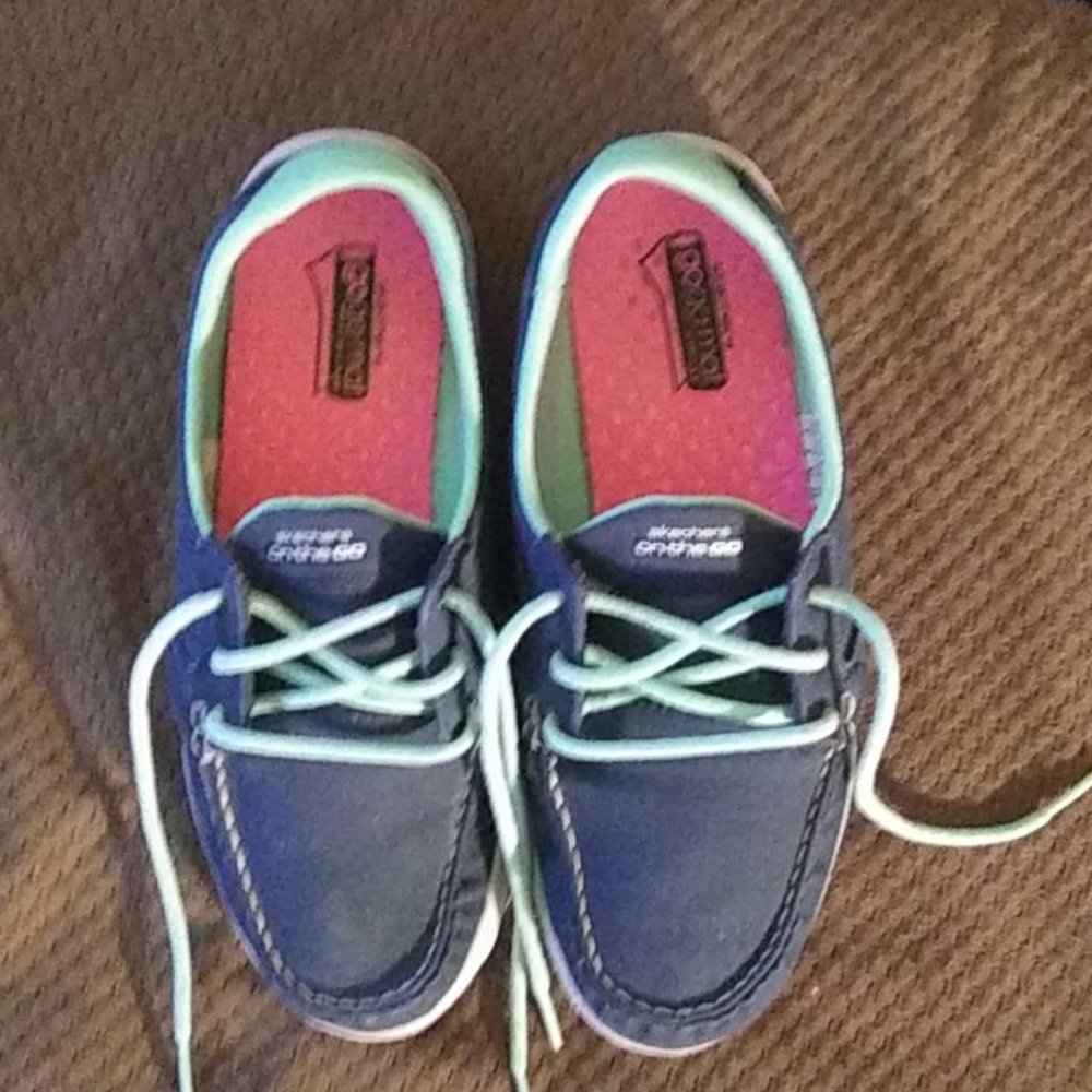 Skeckers.  Goga mat size 7